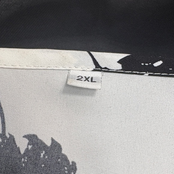 🖤Black and White Floral Women's V neck shirt🖤 - Picture 2 of 7